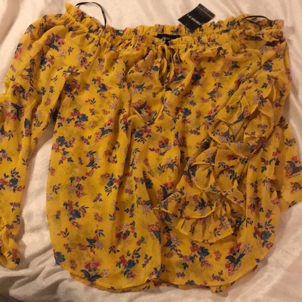 Off the shoulder floral blouse 💛